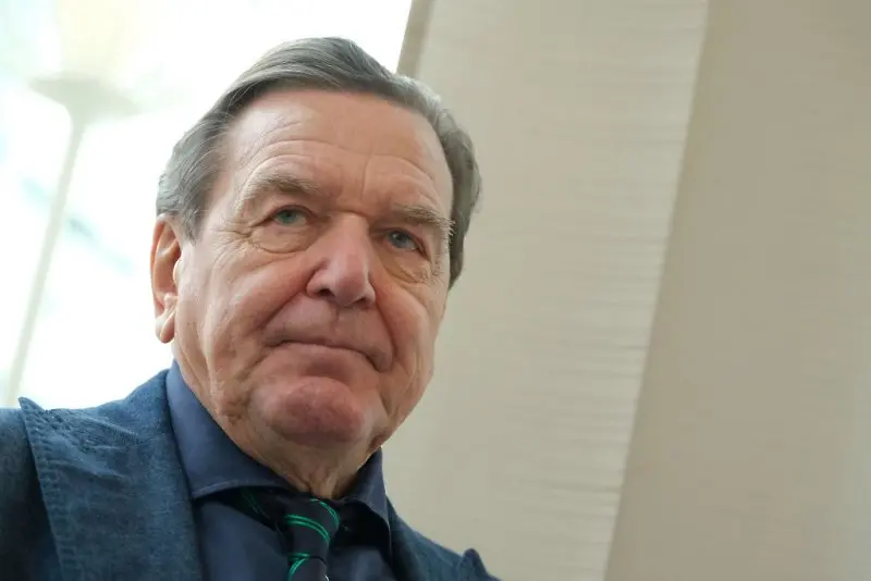 Шолц призова Герхард Шрьодер да подаде оставка от постовете си в руски фирми