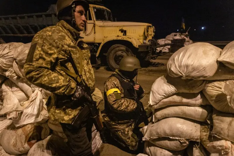 Русия предлага нови хуманитарни коридори. Украйна очаква мащабна атака срещу Киев