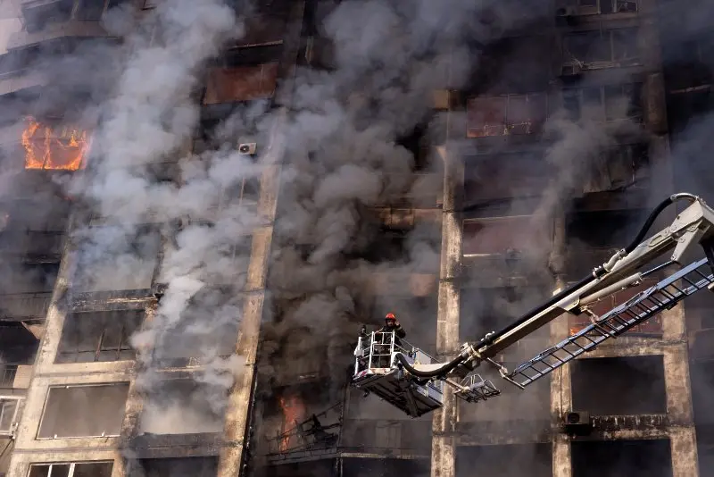 Жилищна сграда е ударена в Киев. Русия твърди, че превзела Херсонска област