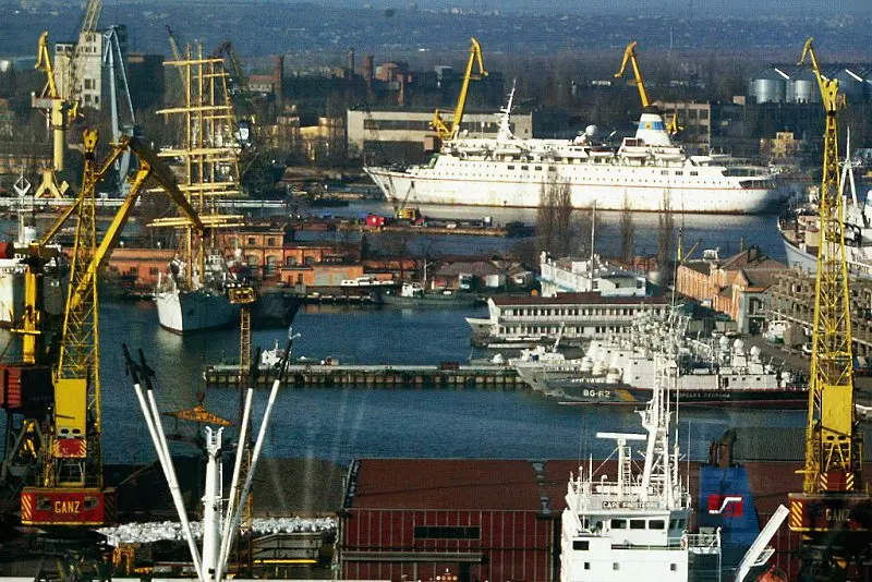 Войната блокира два български кораба в украински пристанища