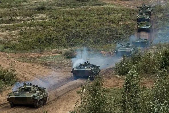 Беларуски военни части навлизат в Украйна