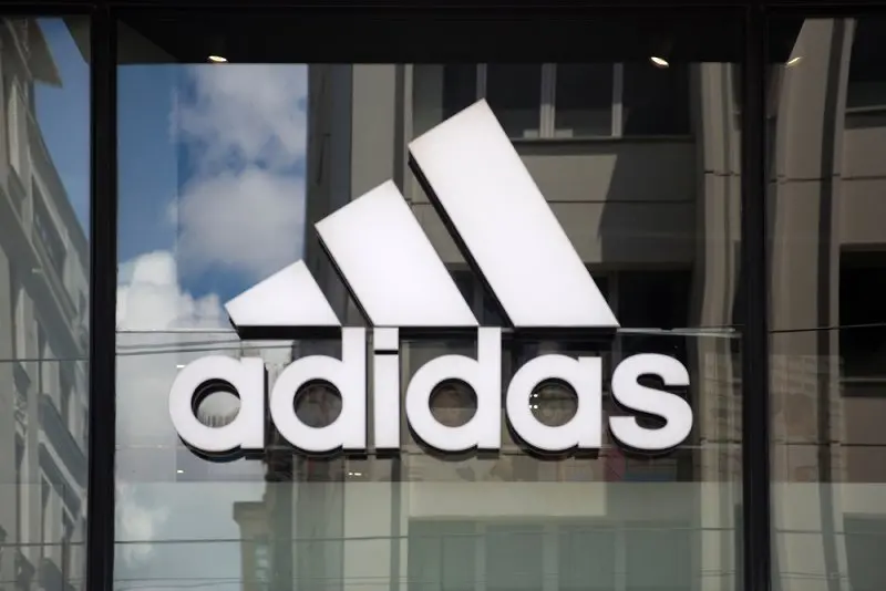 Adidas финализира продажбата на Reebok