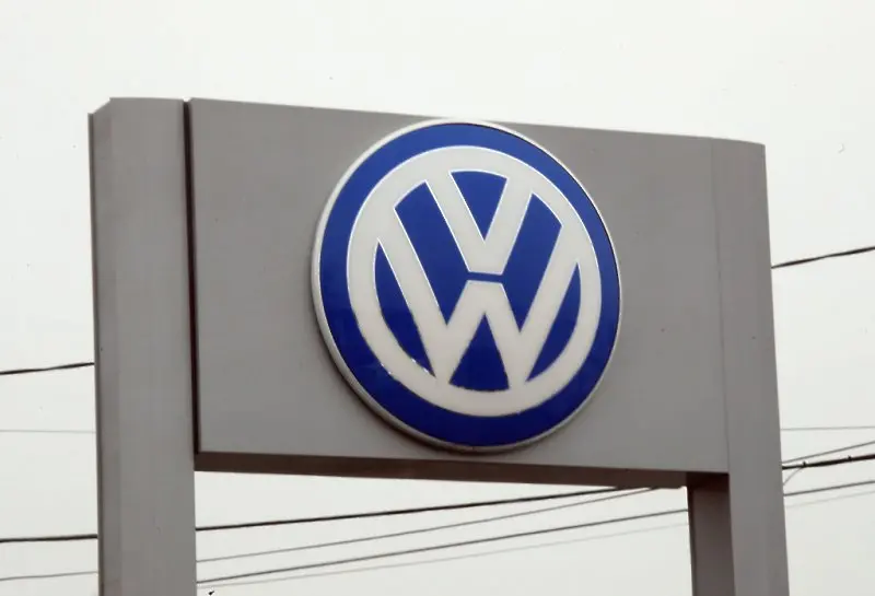 Нова ковид-вълна спря производството в три завода на Volkswagen в Китай