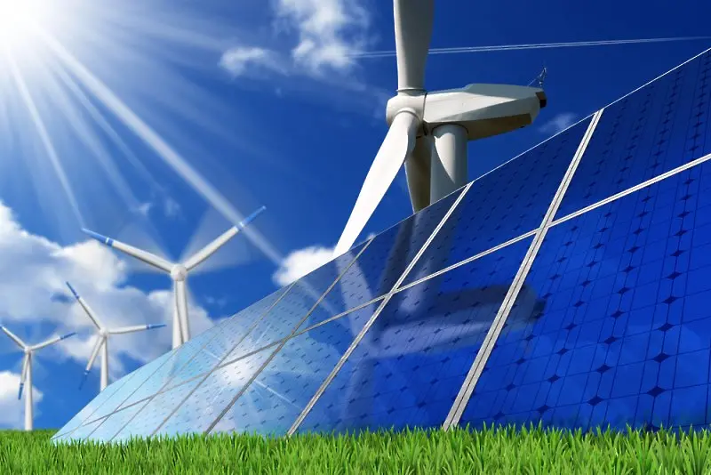 Над 10% от световната електроенергия през 2021 г. е била от слънце и вятър