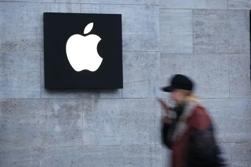 Обвиниха бивш служител на Apple за измама за над 10 млн. долара
