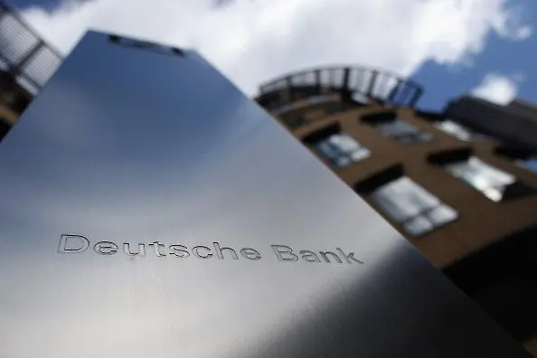 Шефът на Дойче банк призова да не се прибързва с нови санкции срещу Русия