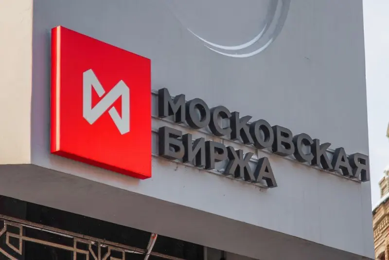 Московската фондова борса подновява търговията с всички акции
