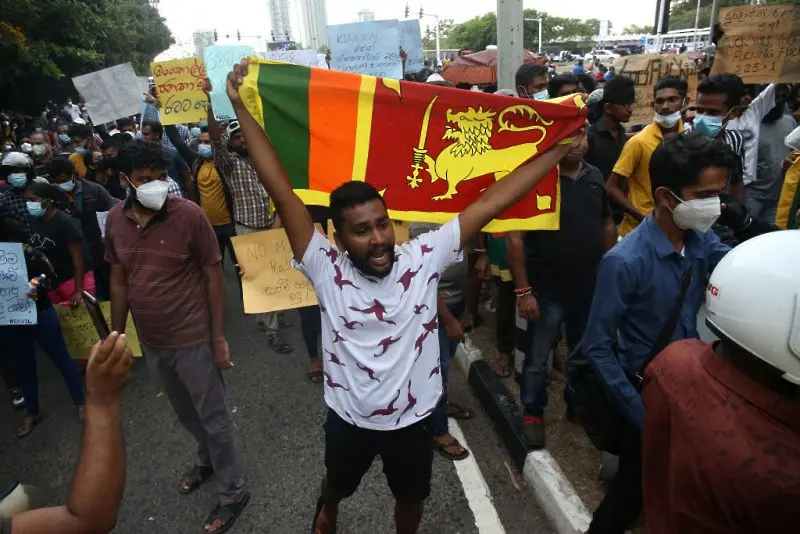 Шри Ланка спира да обслужва дълга си