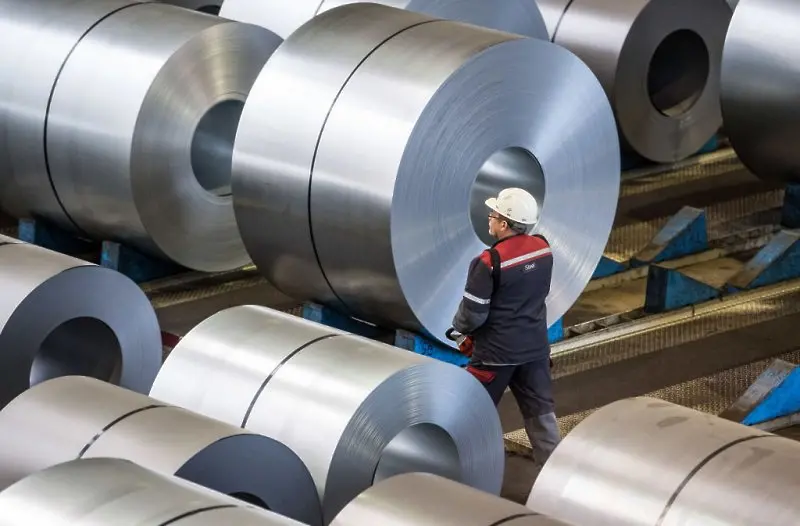 Лондон увеличава помощите за металургията и хартиената промишленост
