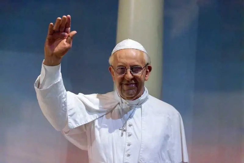 Папа Франциск: Мариупол е бил „варварски бомбардиран“