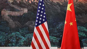 САЩ повдигнаха обвинения в шпионаж срещу един американец и четирима китайци