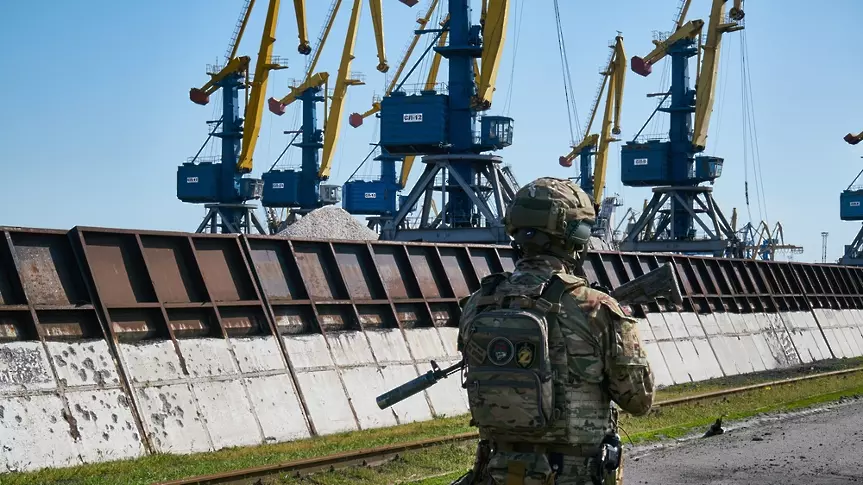 Русия отвори син коридор за блокираните кораби около Мариупол