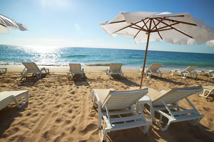 Кипър ще субсидира безплатни почивки за пенсионери с ниски доходи