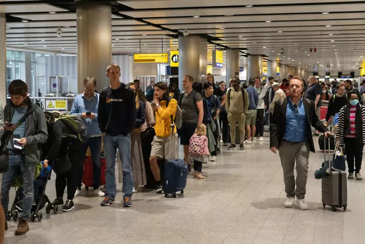 Хаос по летища, влакове и метрото на Великобритания след юбилея на кралицата