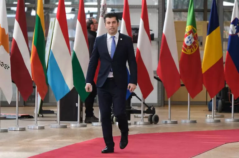 Премиерът Петков: Ще има изключение за България при петролно ембарго на Русия 
