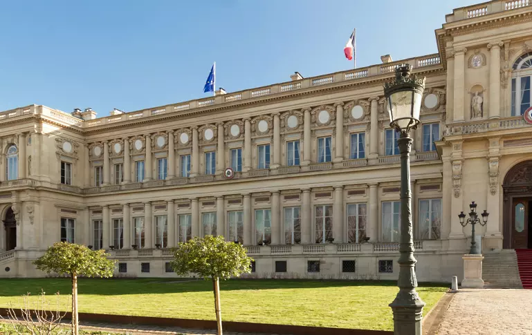 Френски дипломати стачкуват за първи път от 20 години