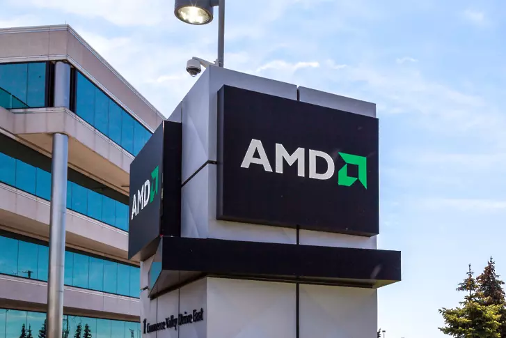 AMD отчита забавяне на пазара за компютри през тази година