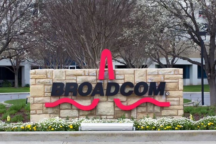 Мегасделка в технологичния сектор: Broadcom купува VMware за 61 млрд. долара