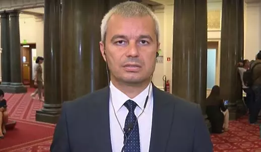 Призиви от Възраждане в парламента Кирил Петков да бъде поставен под запрещение