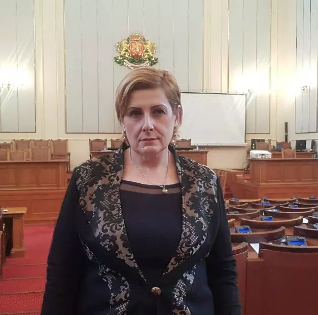 Елена Гунчева напуска Народното събрание и „Възраждане“