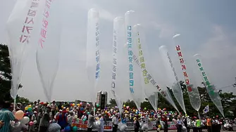 Северна Корея предполага, че COVID-19 е дошъл в страната с балони от Южна Корея