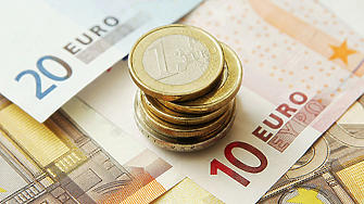 Еврото се движи около прага от 1,05 долара