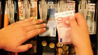 Еврото спадна под прага от 1,05 долара