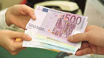 Еврото се разменя за 1,0453 долара
