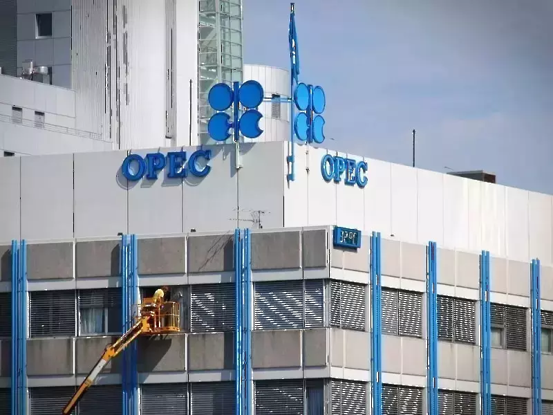 Петролът на ОПЕК поевтиня с над 5 долара за барел