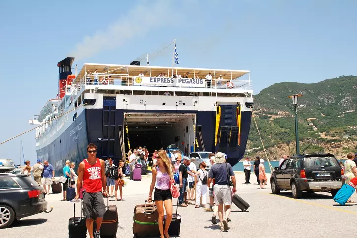 Фериботните билети в Гърция поскъпнаха за втори път тази година