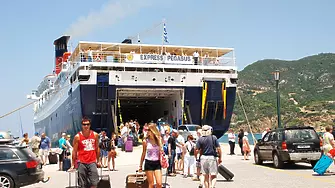 Фериботните билети в Гърция поскъпнаха за втори път тази година