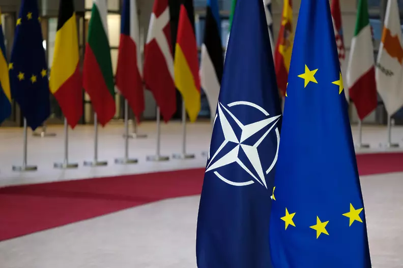 ЕС и НАТО подкрепят решението на България за изгонването на служители от руското посолство в София