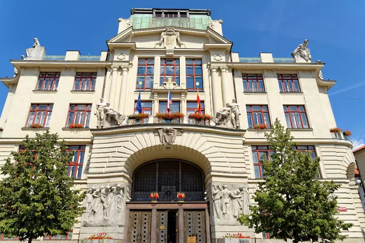 Арести в кметството на Прага предизвикаха сътресения в чешкото правителство