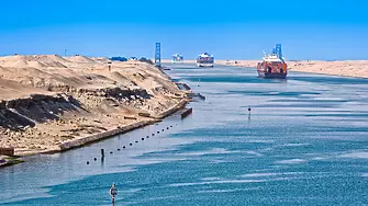 Най-големият контейнеровоз в света премина през Суецкия канал