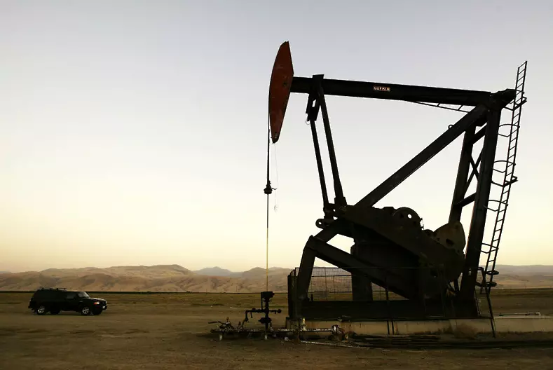 Цените на петрола се повишиха на фона на ограниченото предлагане