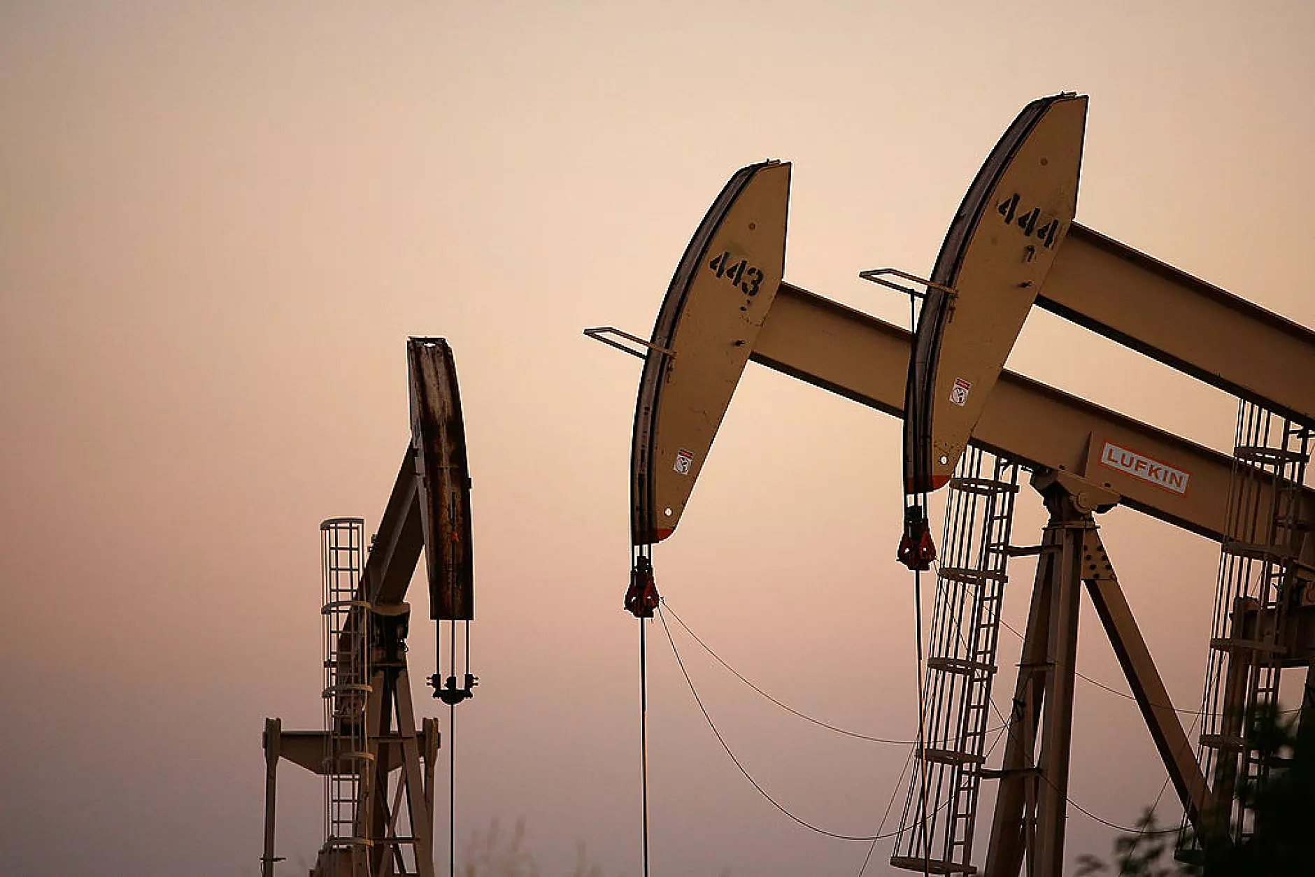 Цените на петрола се понижиха на фона на опасенията за търсенето