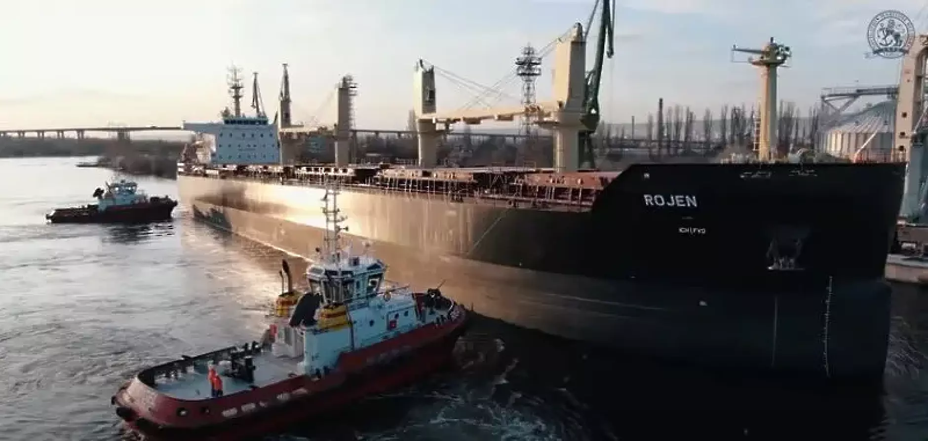 Корабът Рожен потегли от Черноморск с украинска царевица