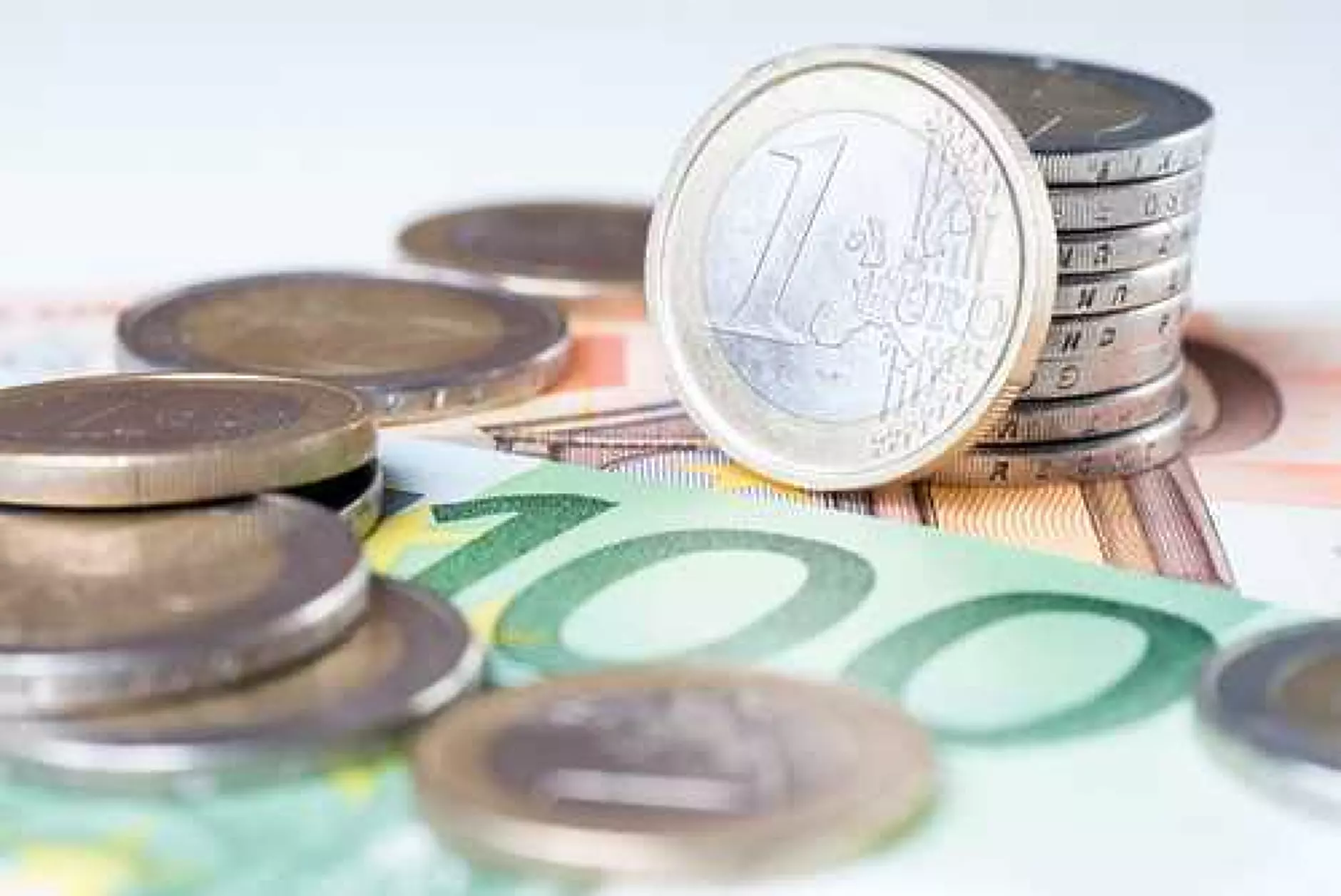 Еврото се задържа над границата от 1,02 долара