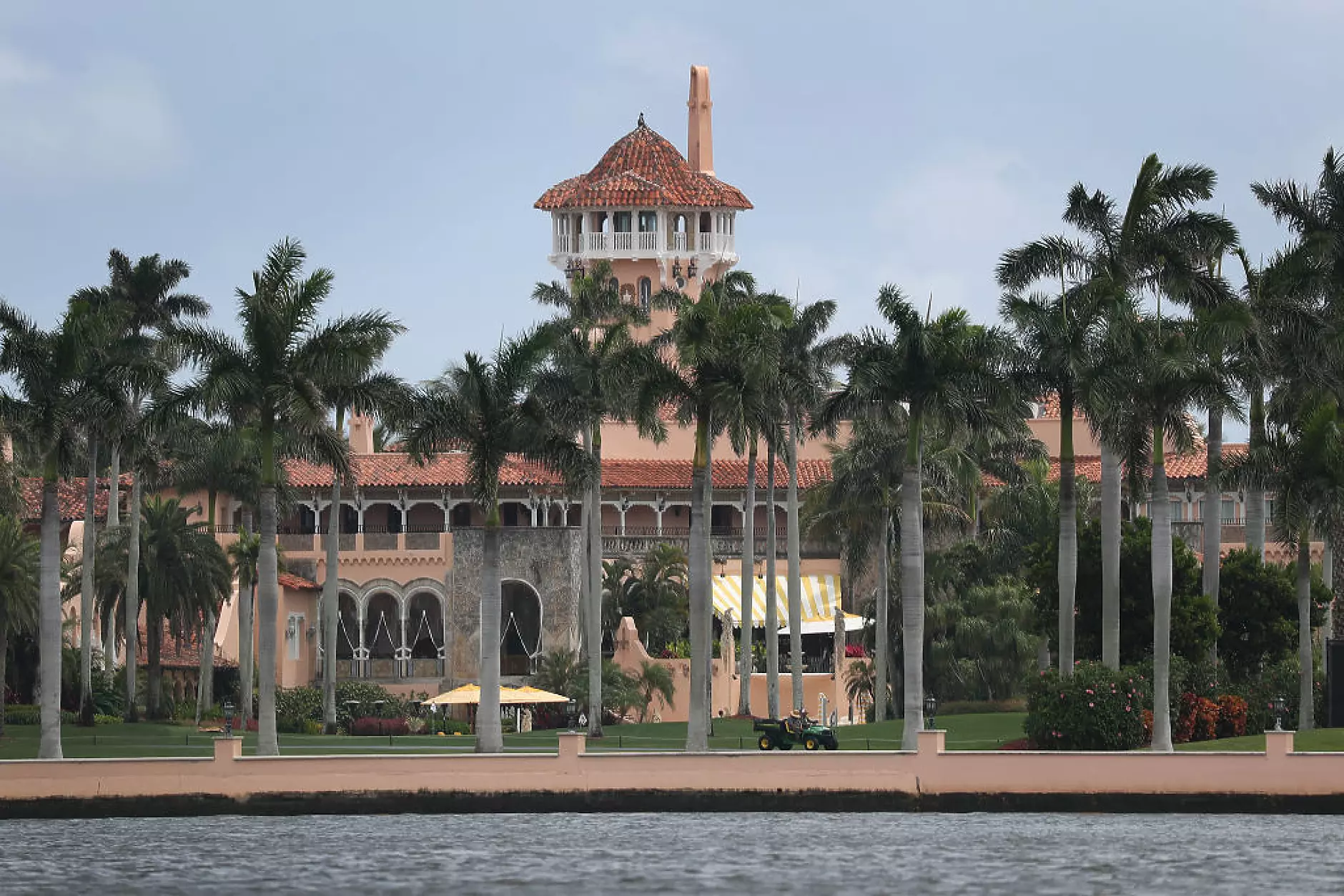 ФБР претърсва имението на Доналд Тръмп във Флорида