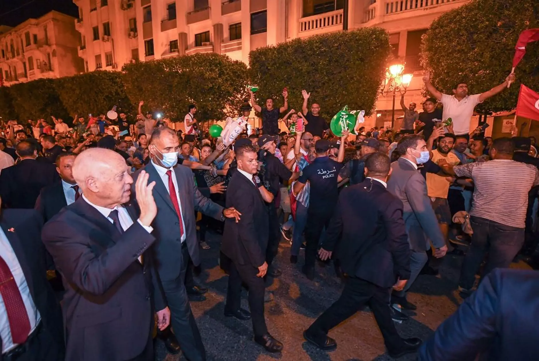 Тунис направи крачка назад към авторитарно управление  