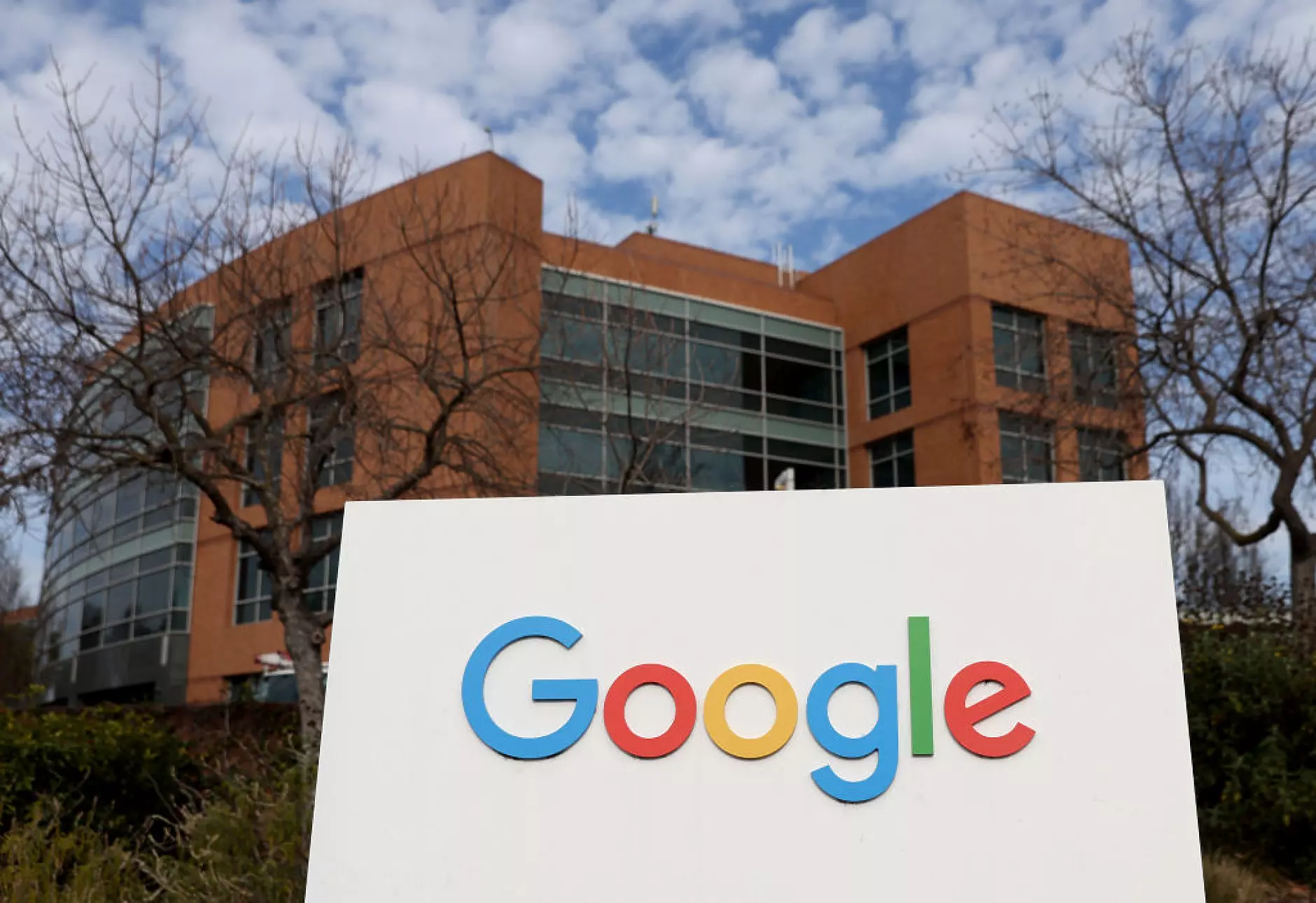 Инфлацията и конкуренцията са забавили растежа на Google през второто тримесечие