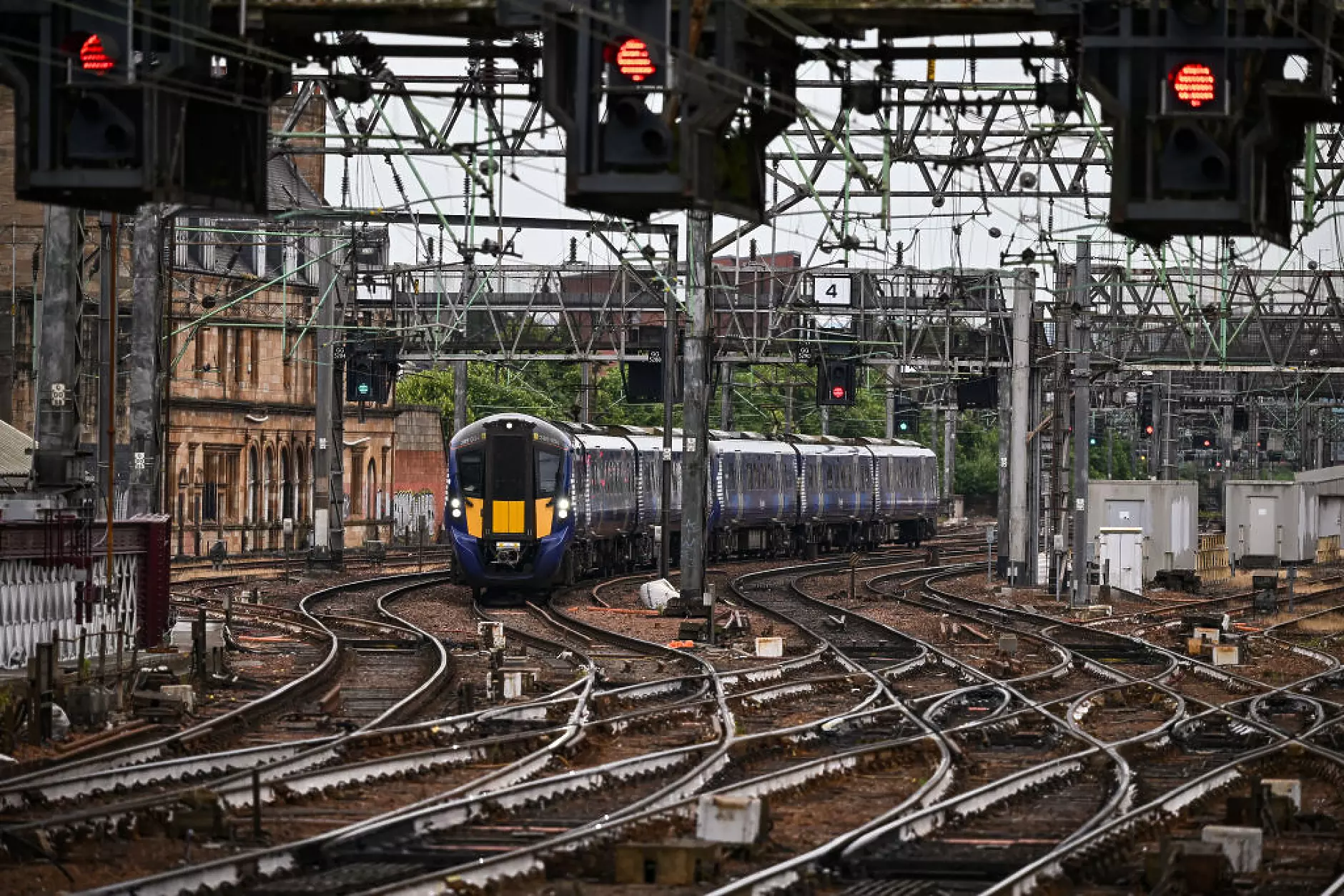 Стачка на машинисти доведе до нарушения на жп транспорта във Великобритания