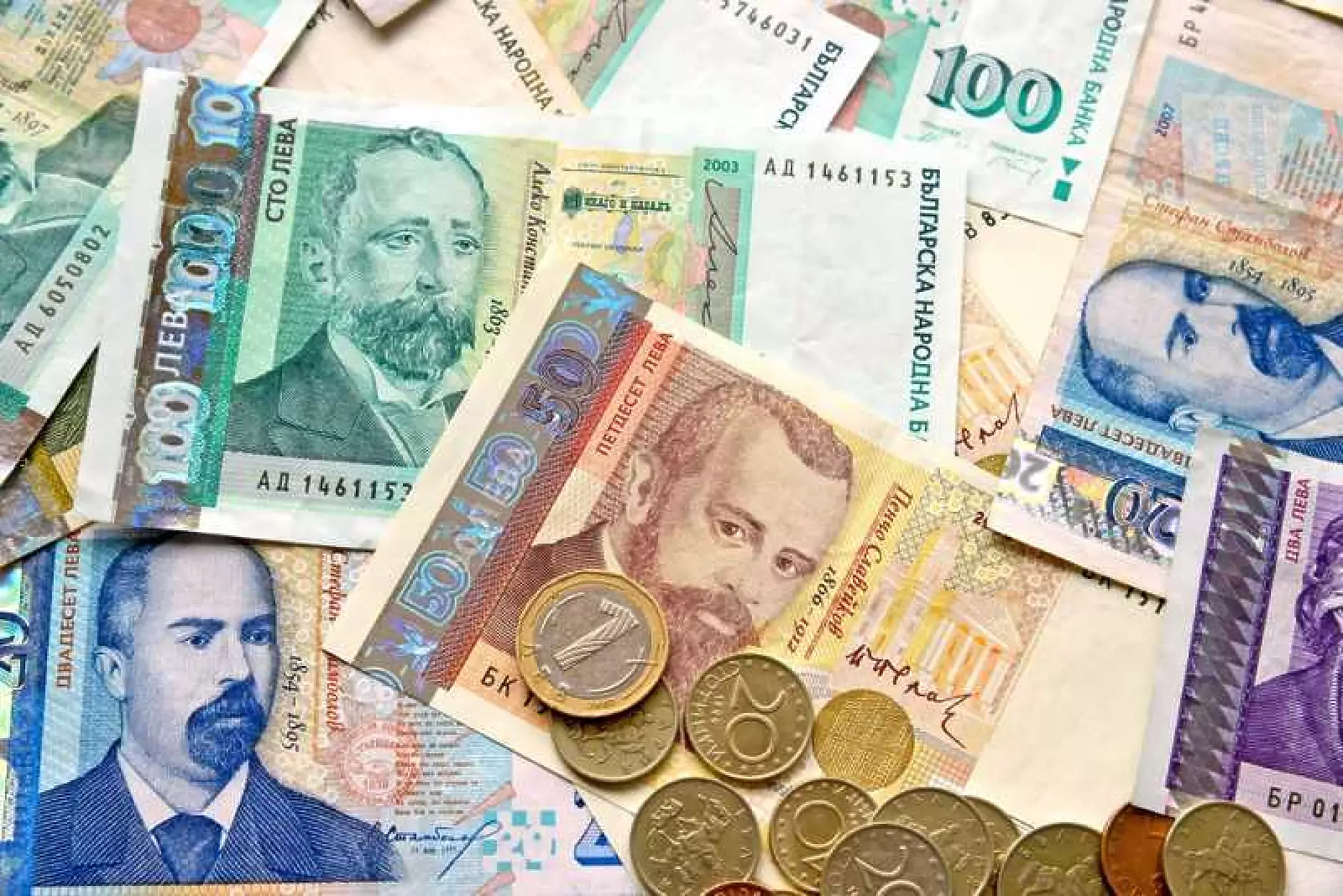 Хампарцумян: Хората да държат парите си във валутата, в която печелят и харчат