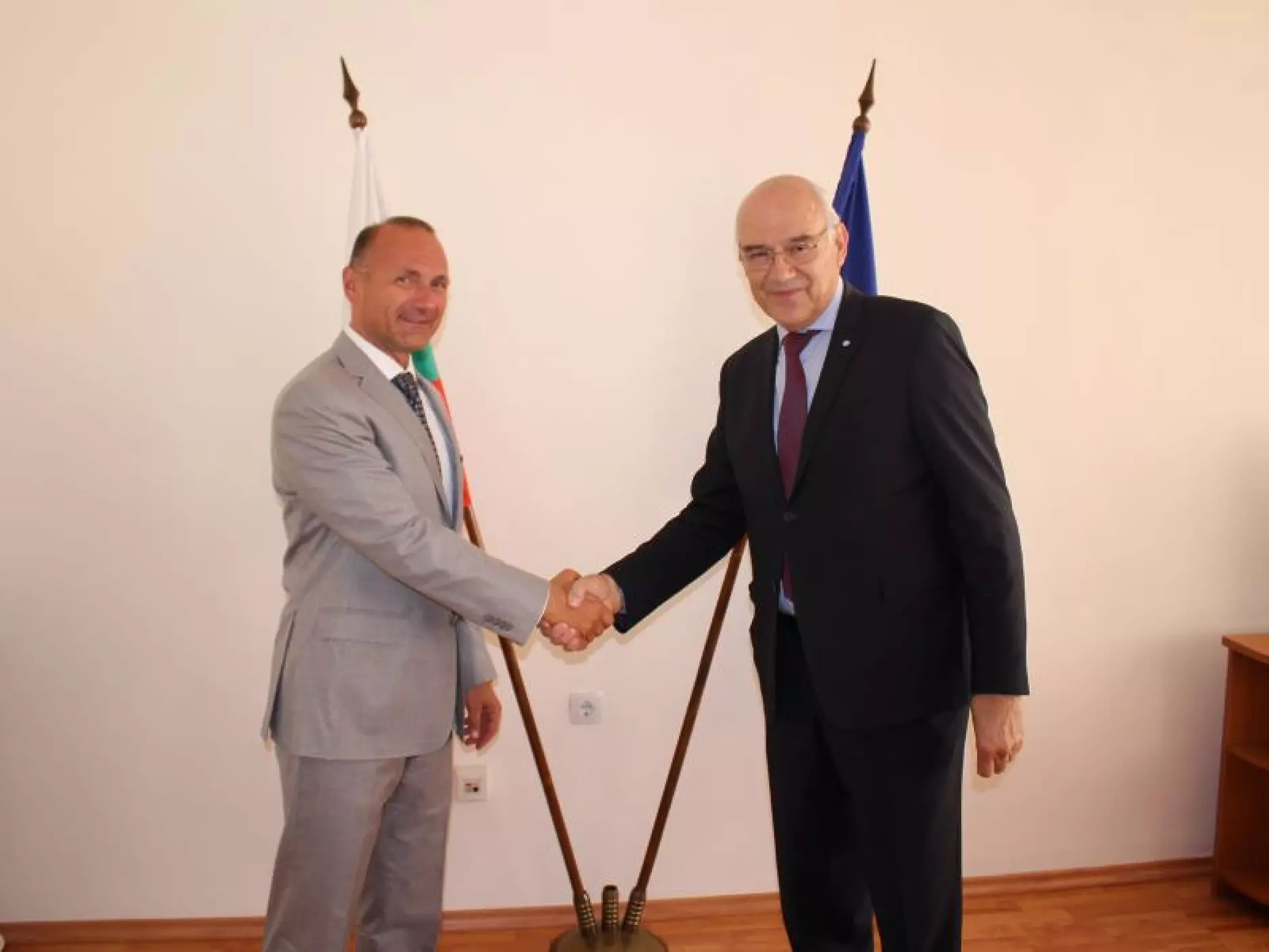 Новият енергиен министър проведе спешна среща с председателя на КЕВР