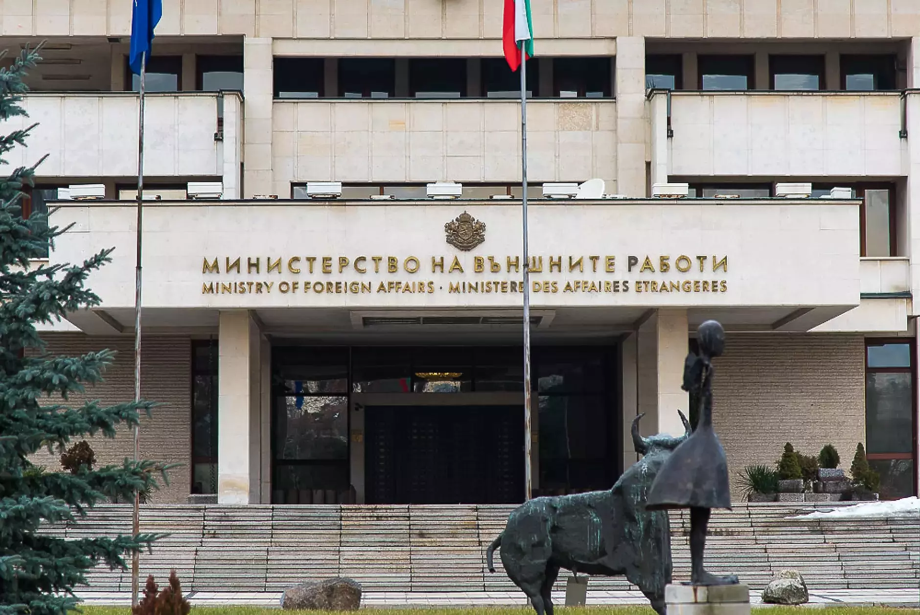 МВнР: Българските консулски служби в Русия не са преустановили приема на документи и обработката им