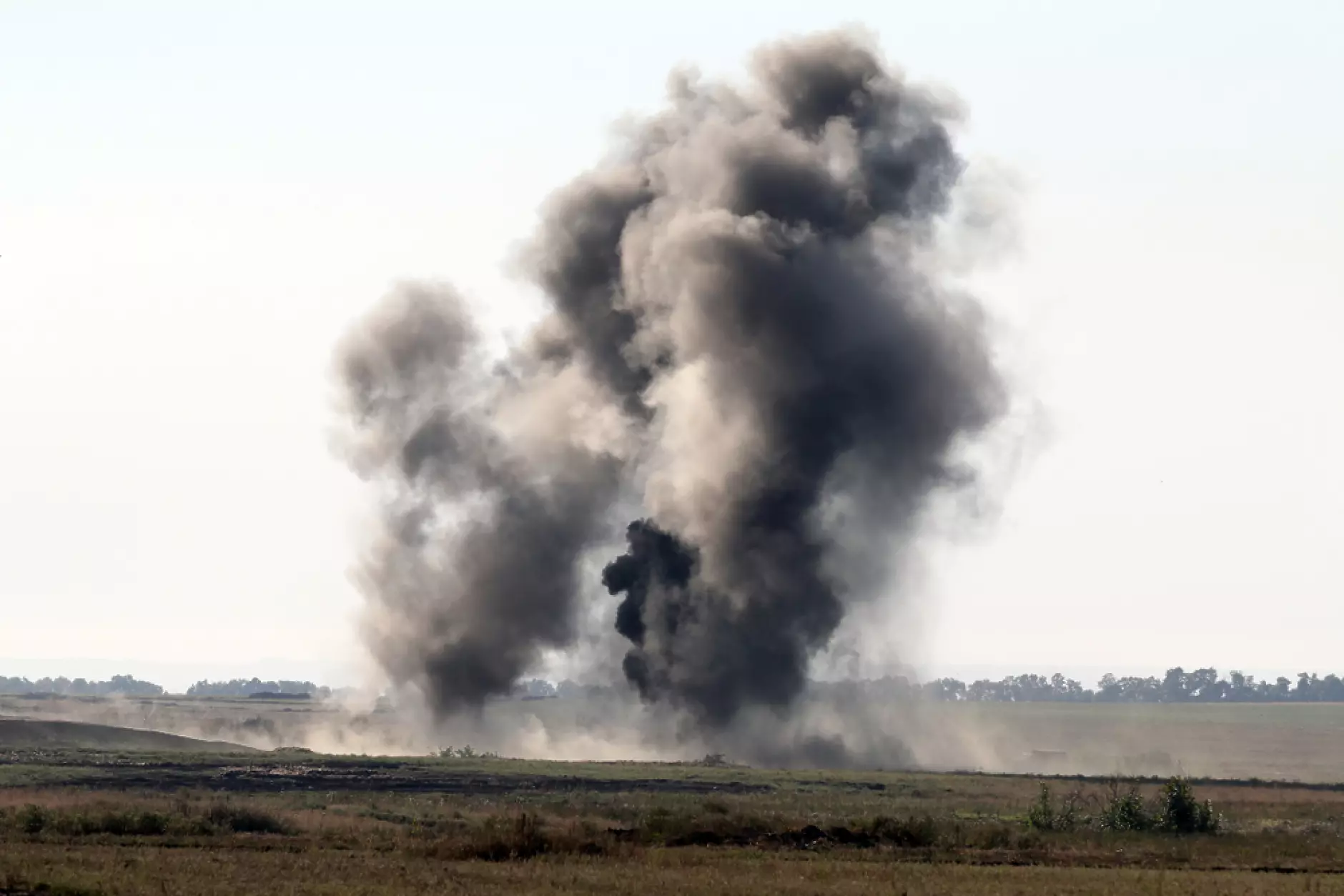 Четирима чужди граждани са убити при руска танкова атака в Източна Украйна 