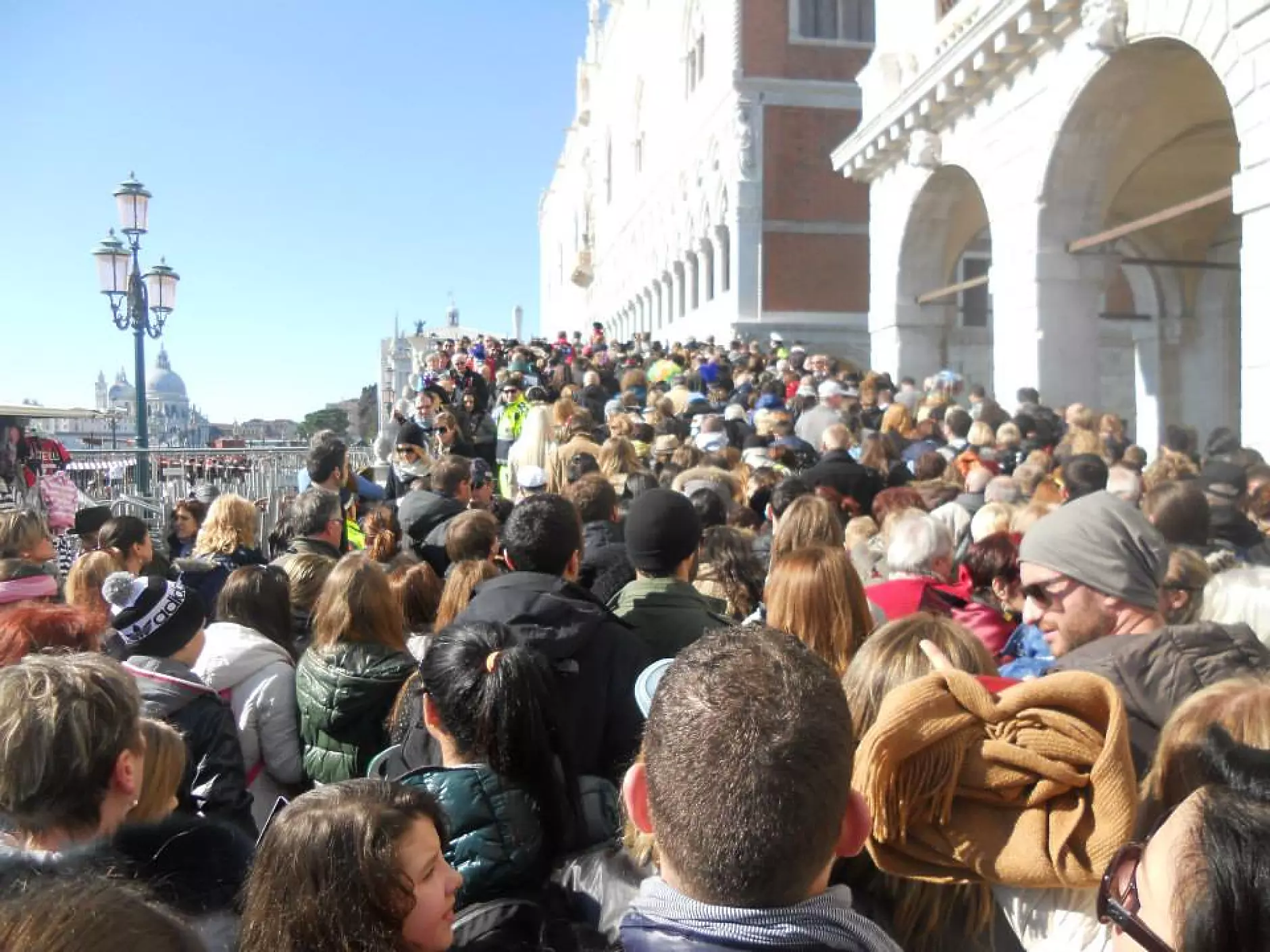 Жителите на Венеция напускат града. Населението падна под 50 000