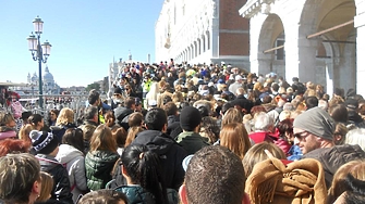 Населението на Венеция за пръв път падна под 50 000 по