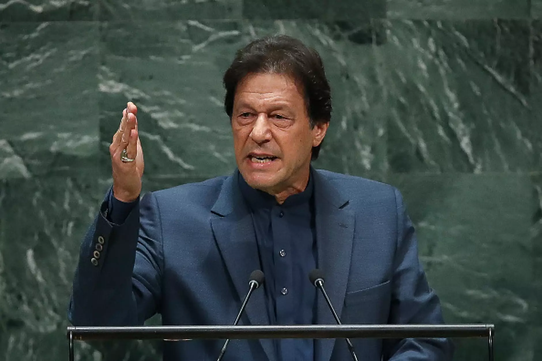 Бунтове в Пакистан - полицията обвини бившия премиер Имран Хан в тероризъм 
