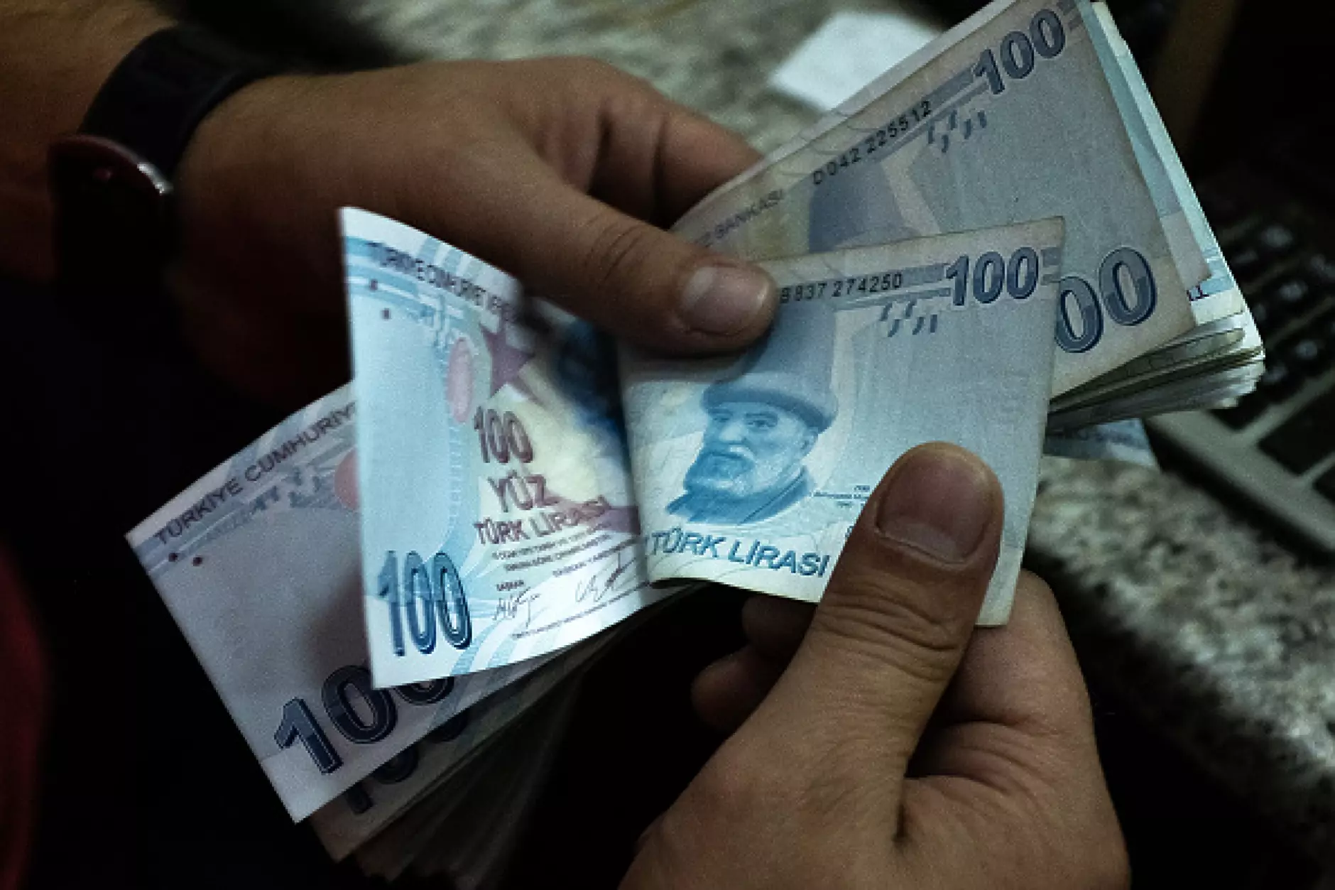 Турската лира поевтиня още след поредно понижаване на лихвите